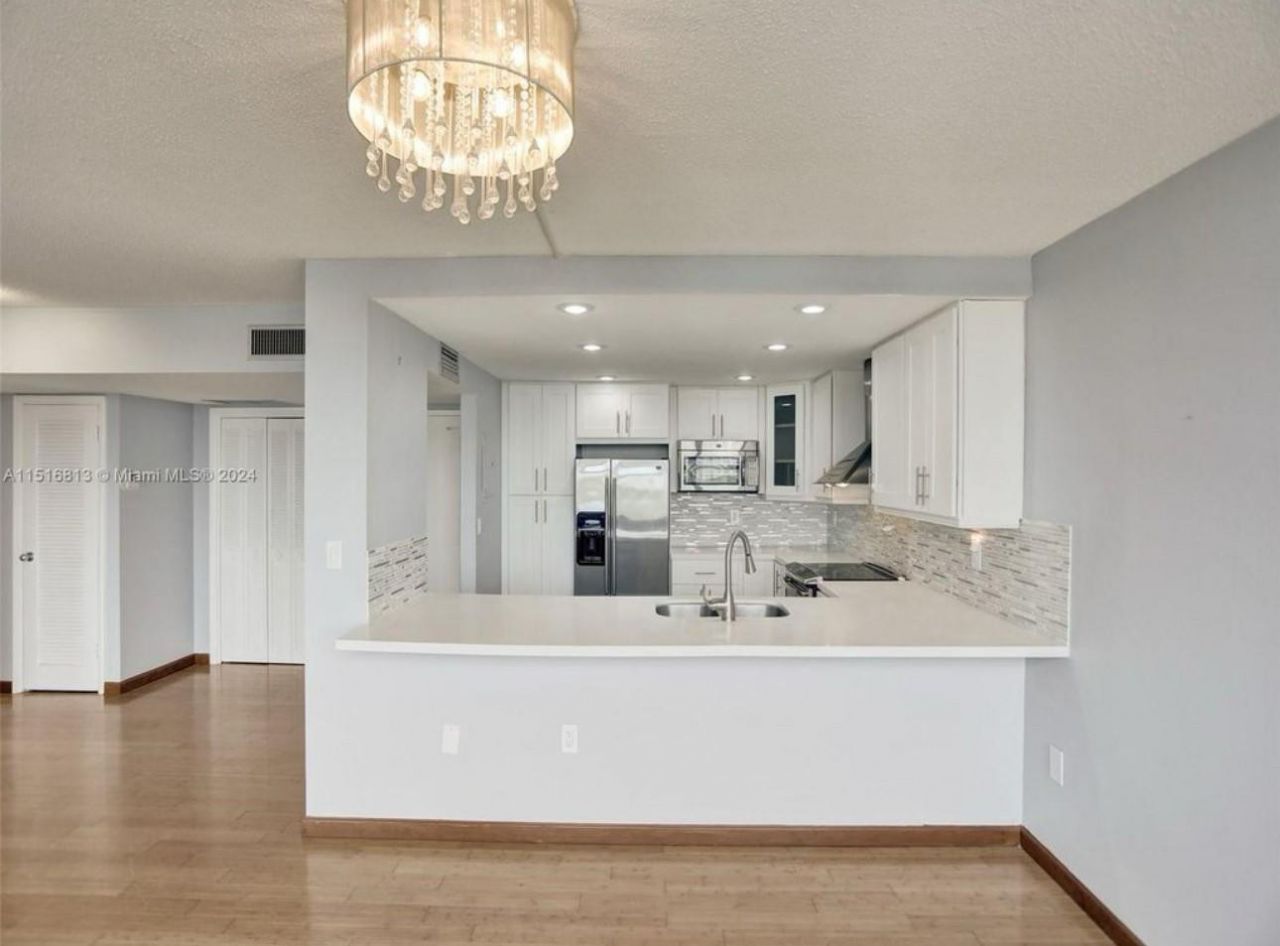 11930 N Bayshore Drive, Unit 601, North Miami, FL 33181 Photo