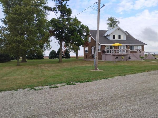 10788 N 1000 East Road , Chenoa, IL 61726