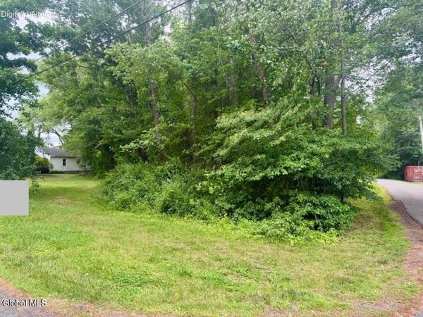 L2 Pausley Court, Selkirk, NY 12158