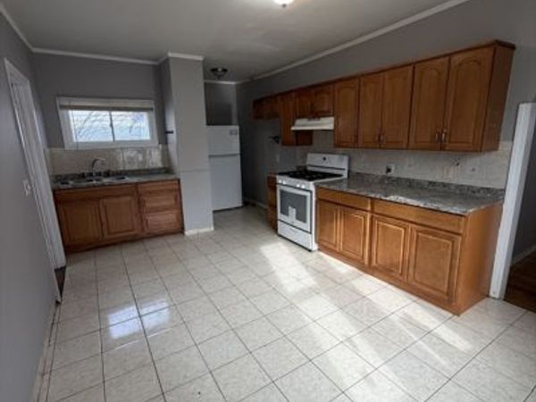 43 Adams St, Unit 1, Lynn, MA 01902