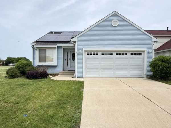 1870 Grosse Pointe Circle , Hanover Park, IL 60133