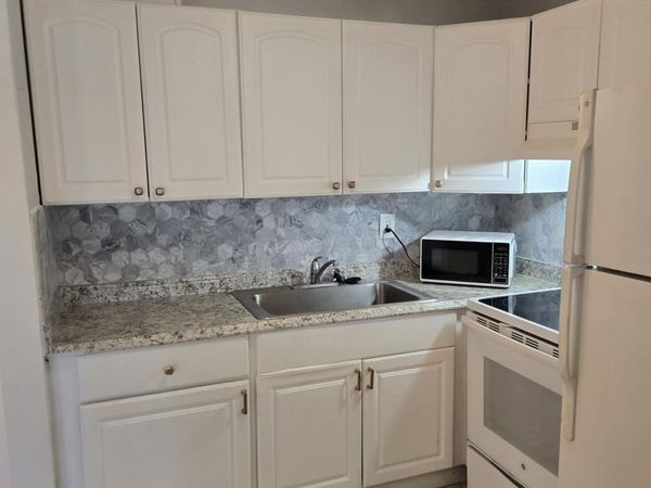 99 N Salisbury E, West Palm Beach, FL 33417