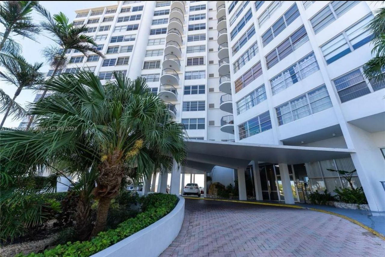 11930 N Bayshore Drive, Unit 302, North Miami, FL 33181 Photo