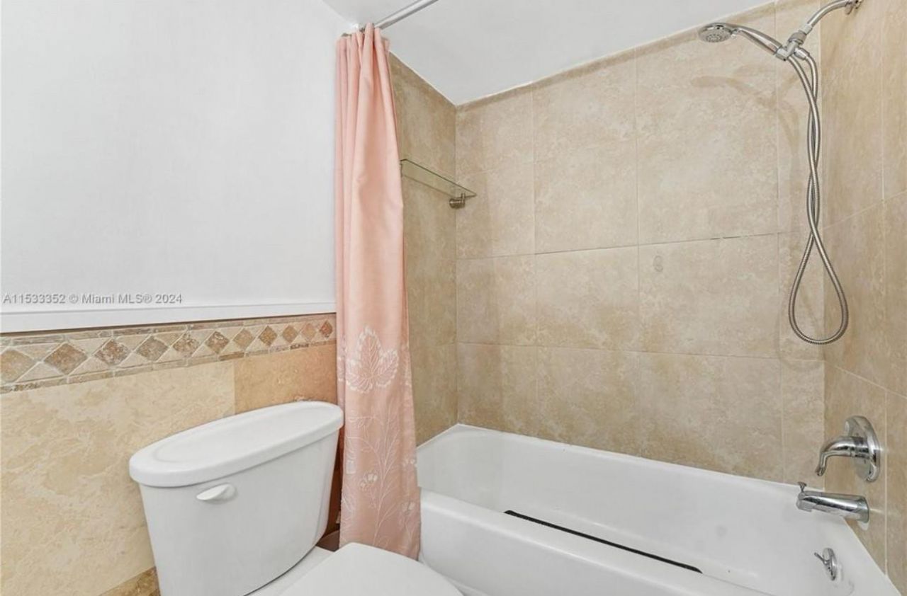 11930 N Bayshore Drive, Unit 302, North Miami, FL 33181 Photo