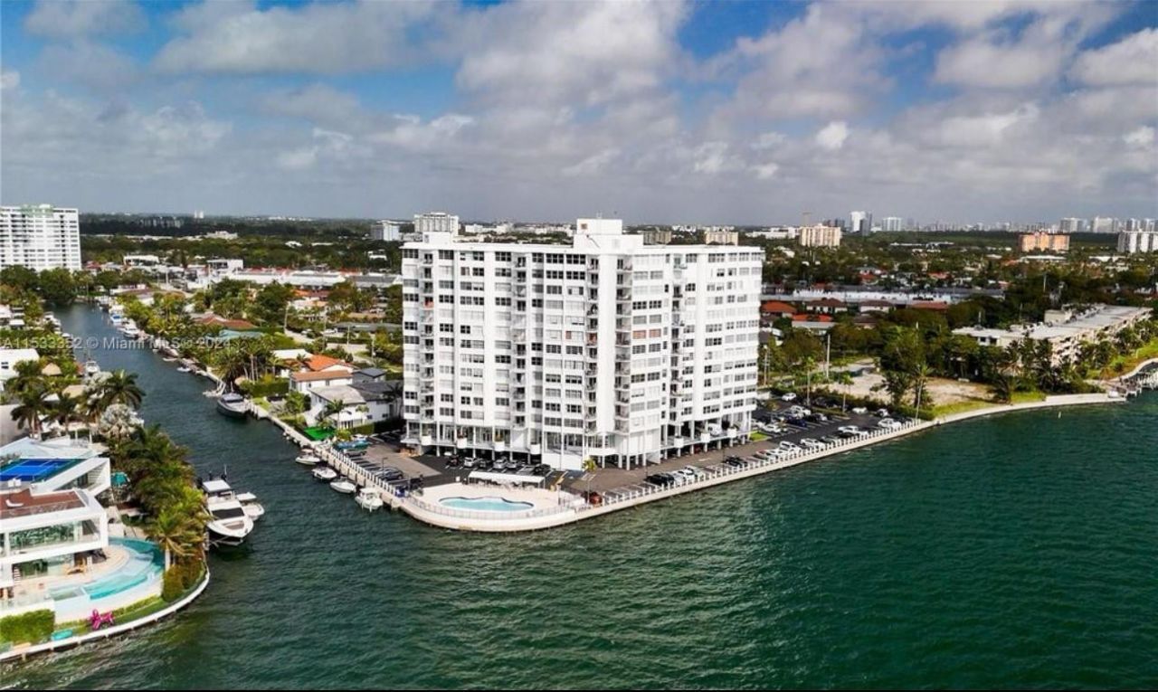 11930 N Bayshore Drive, Unit 302, North Miami, FL 33181 Photo