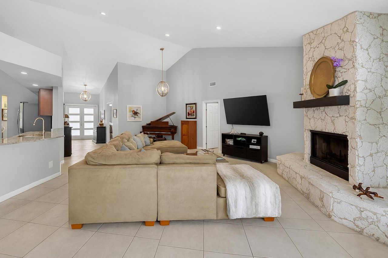 7069 NW 3rd Avenue, Boca Raton, FL 33487 Photo
