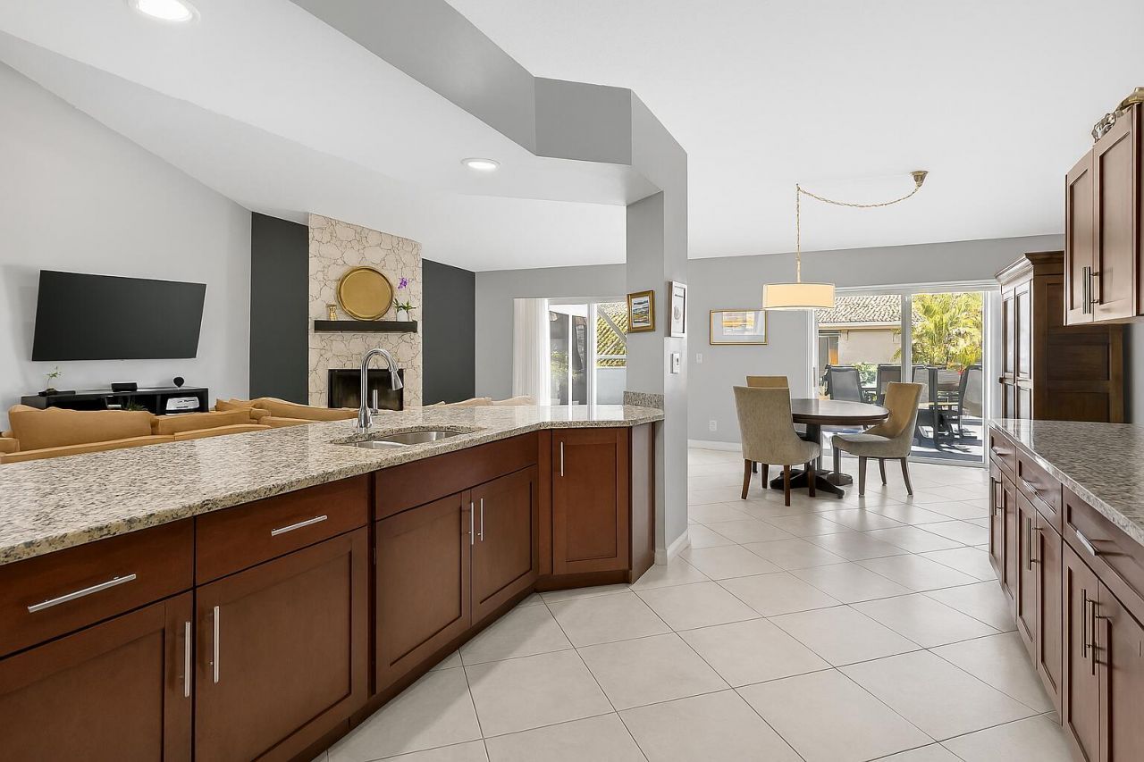 7069 NW 3rd Avenue, Boca Raton, FL 33487 Photo