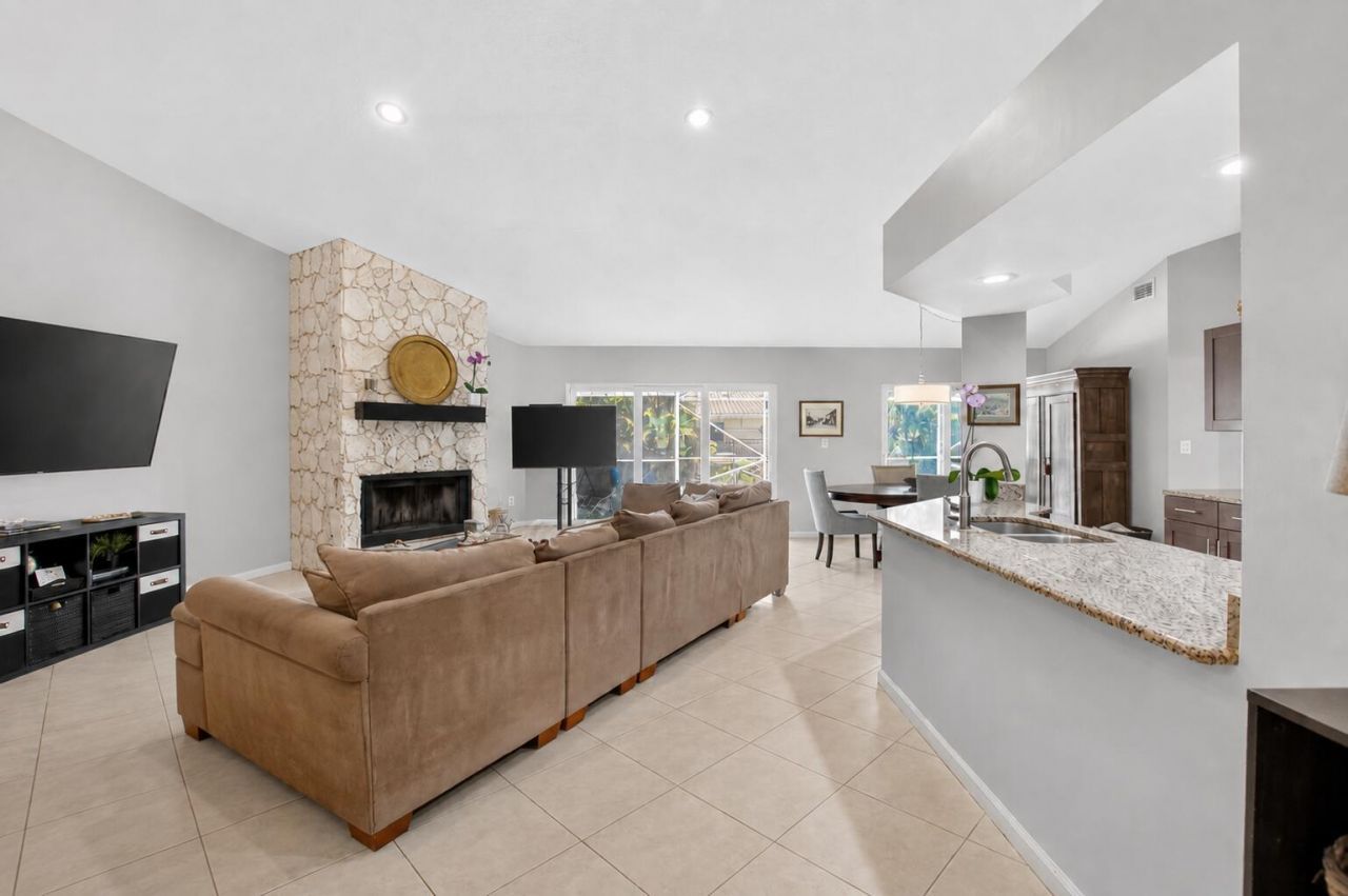 7069 NW 3rd Avenue, Boca Raton, FL 33487 Photo