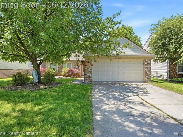 45375 Ronnen Drive , Macomb Twp, MI 48044