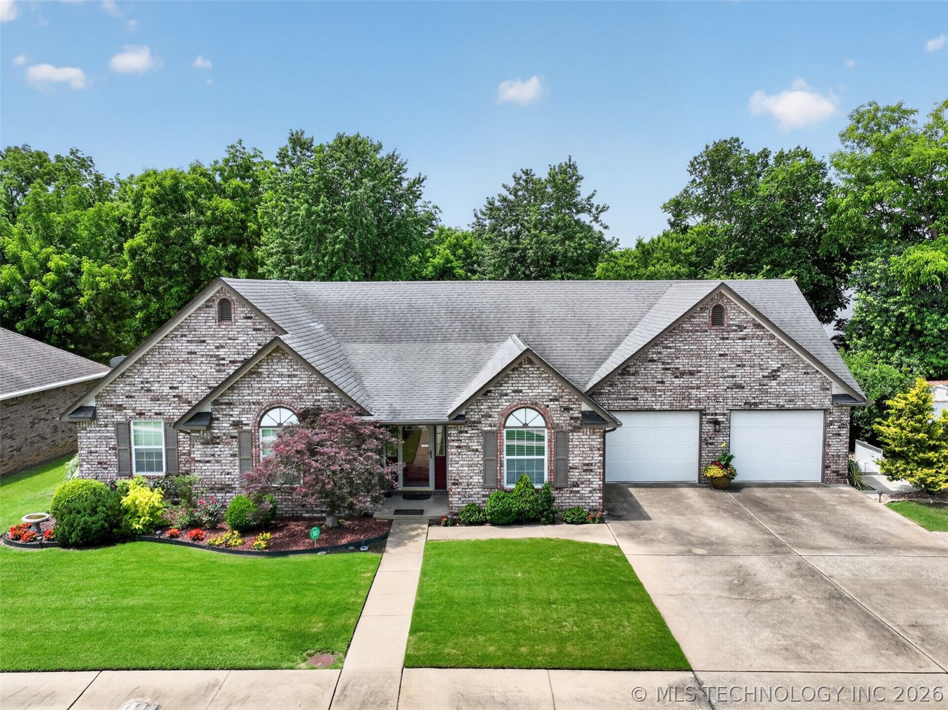 204 Gist Drive, Pryor, OK 74361 Main Photo