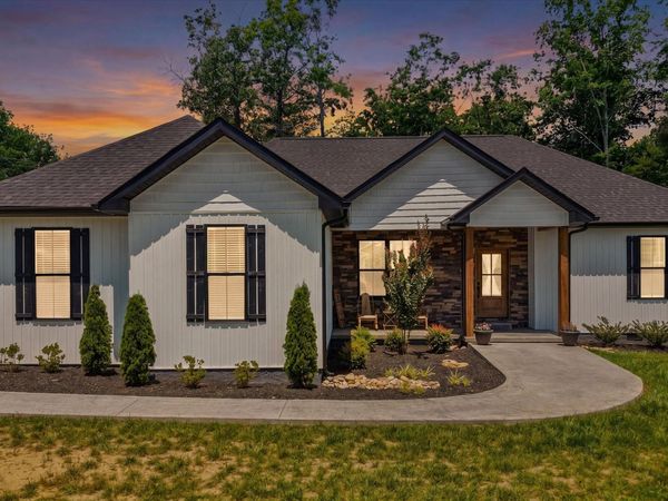 738 Toomey Falls Rd, Oneida, TN 37841