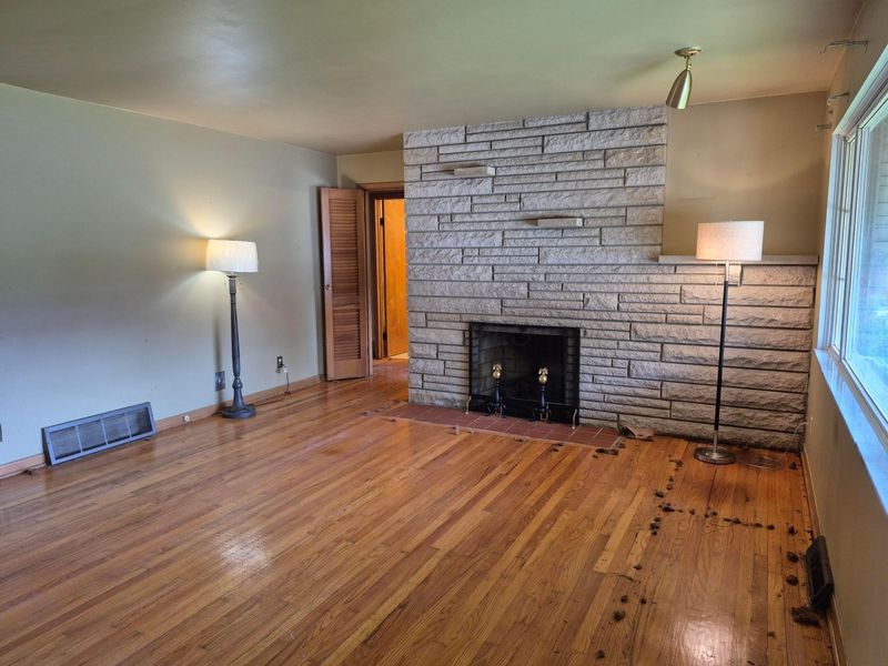 4260 E Mound Street , Columbus, OH 43227 Photo 7