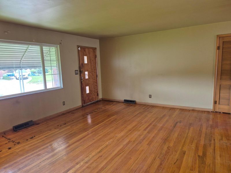 4260 E Mound Street , Columbus, OH 43227 Photo 9