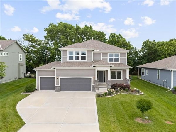 3101 SW Arbor Tree Drive, Lee's Summit, MO 64082