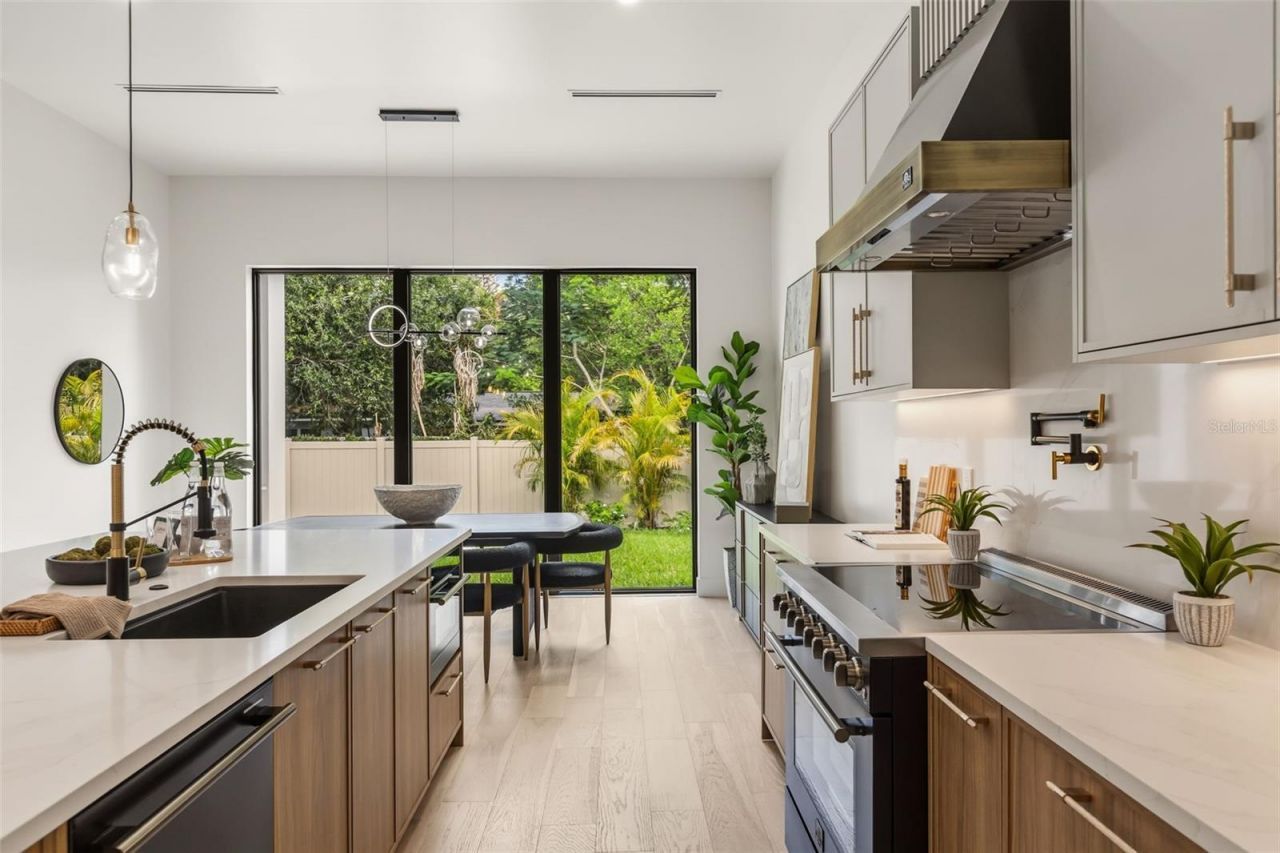 525 S Lakemont Avenue, Winter Park, FL 32792 Photo