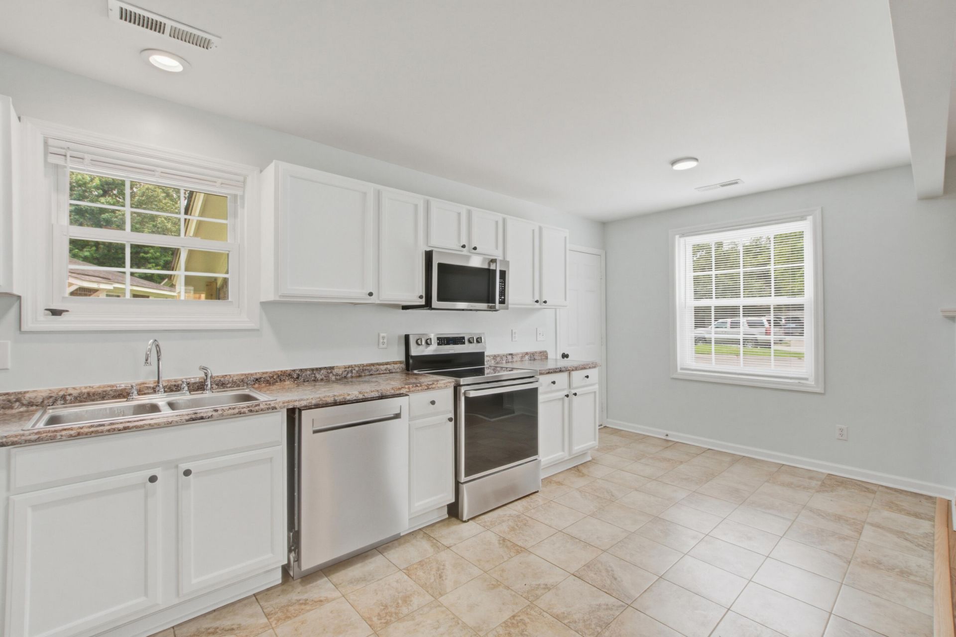 50 Elmwood Place Photo 13