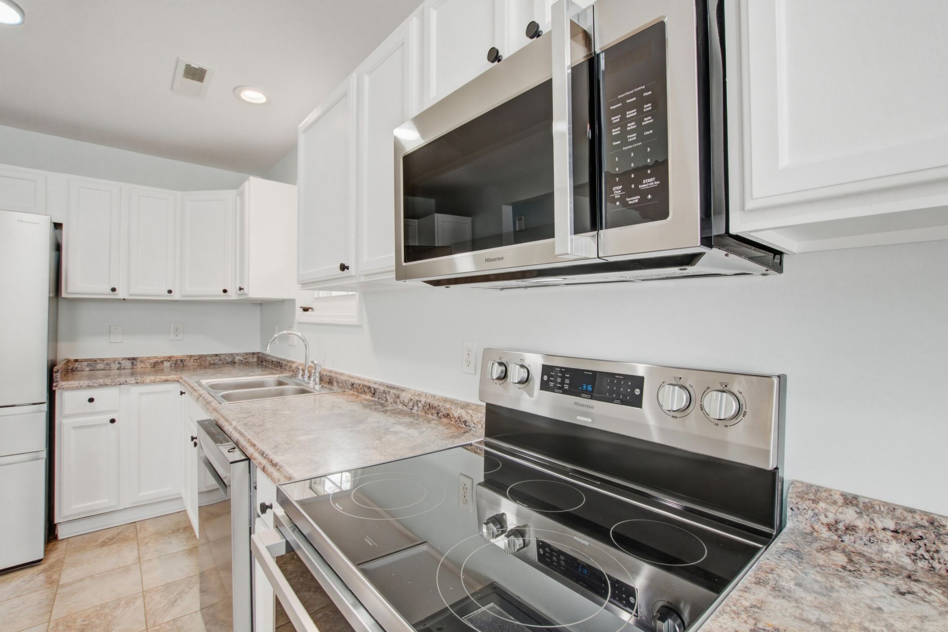 50 Elmwood Place Photo 16