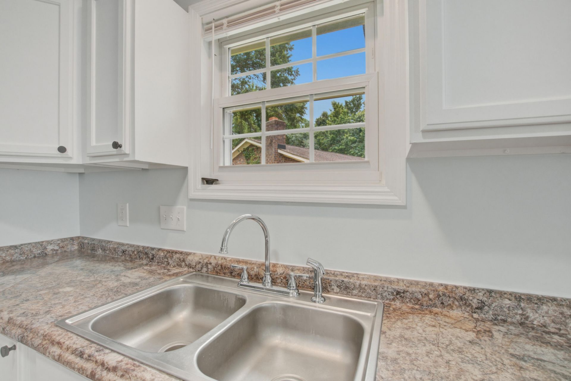 50 Elmwood Place Photo 17