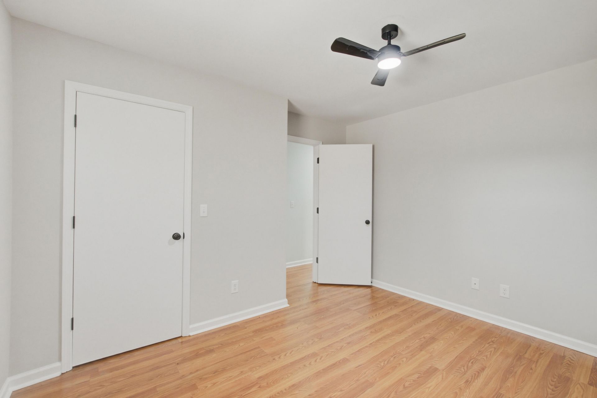 50 Elmwood Place Photo 24