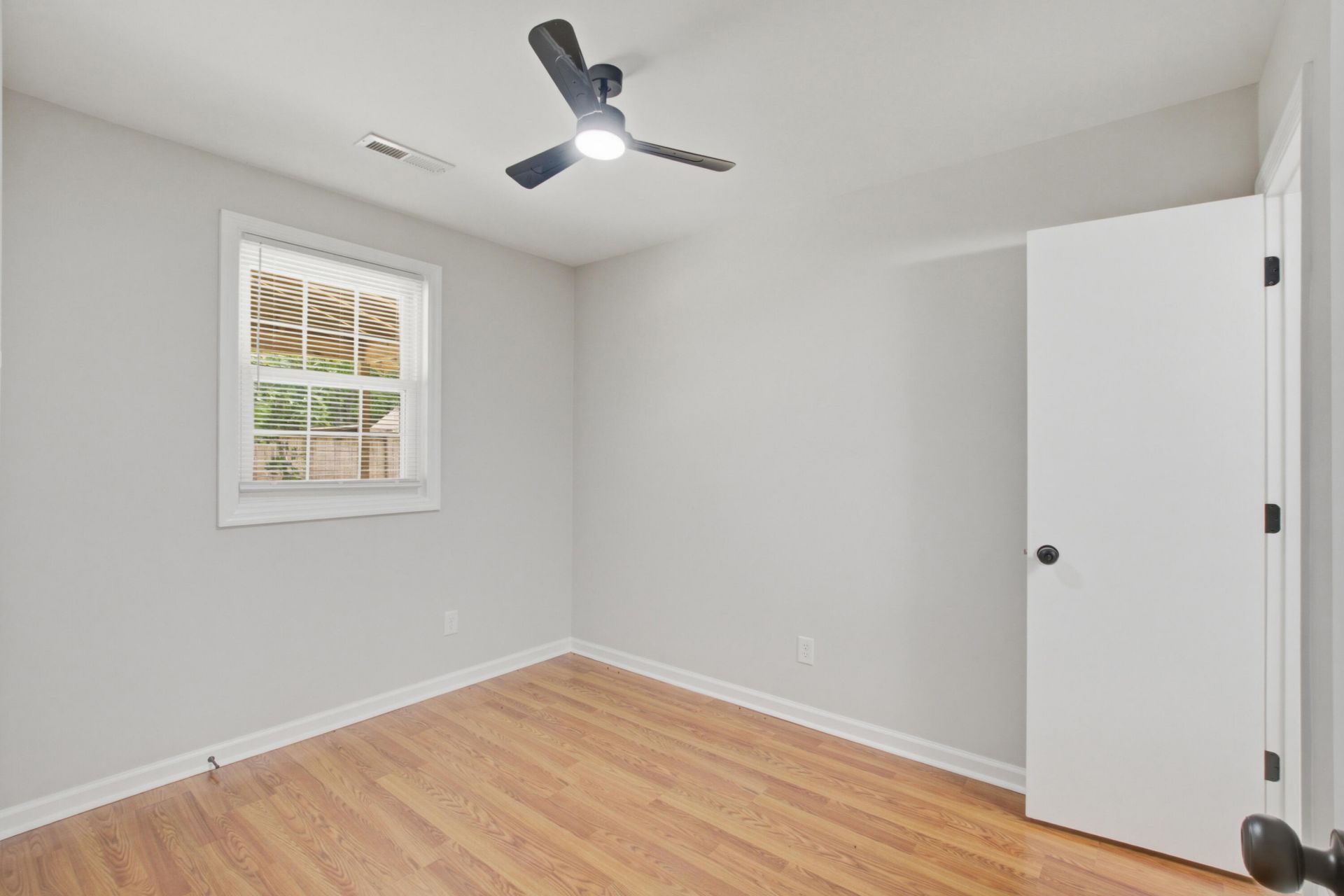 50 Elmwood Place Photo 25