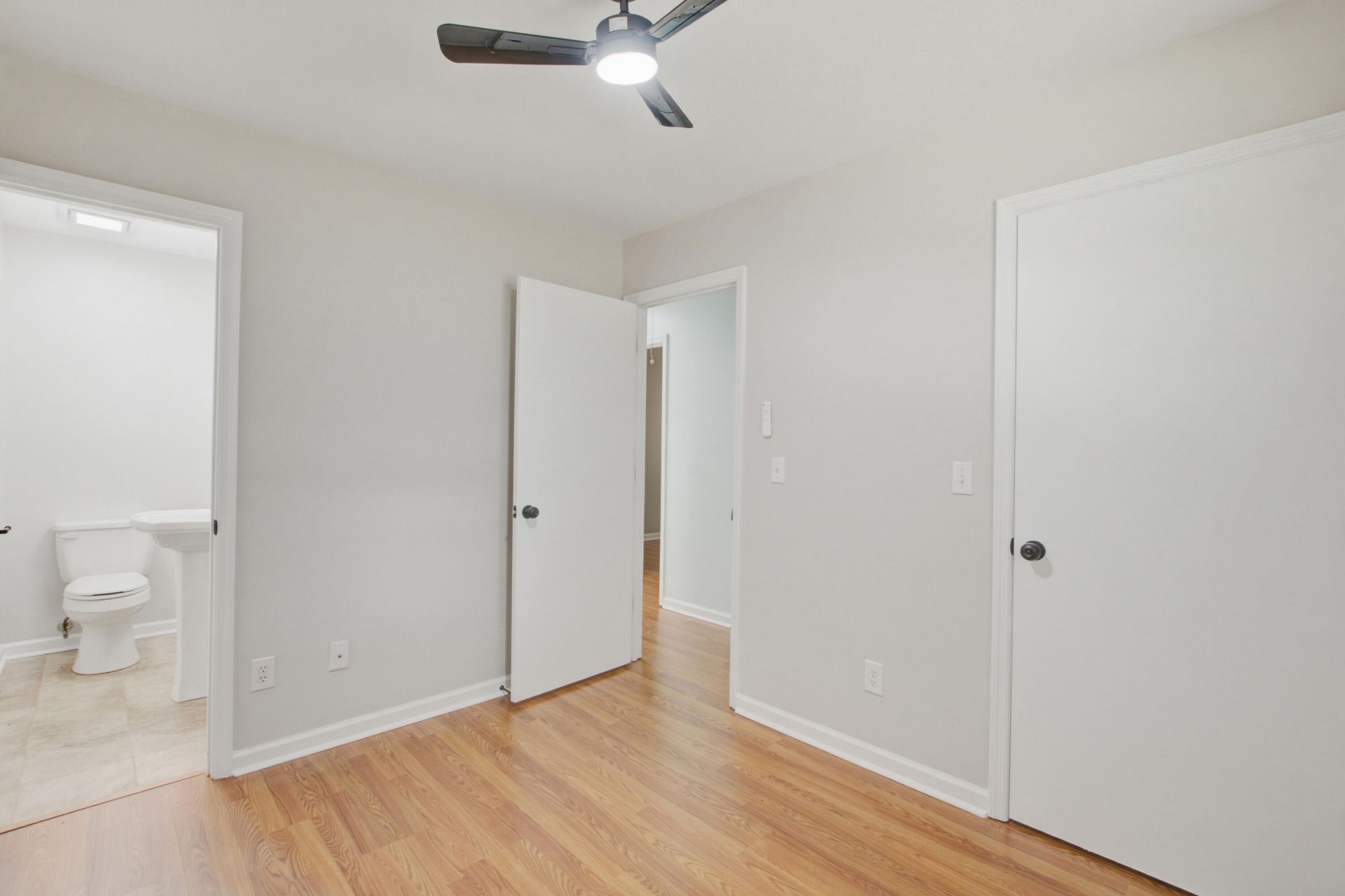 50 Elmwood Place Photo 26