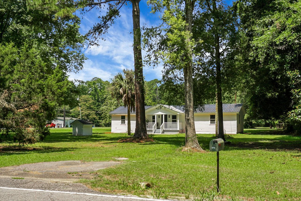 1393 Harristown Road Photo 4