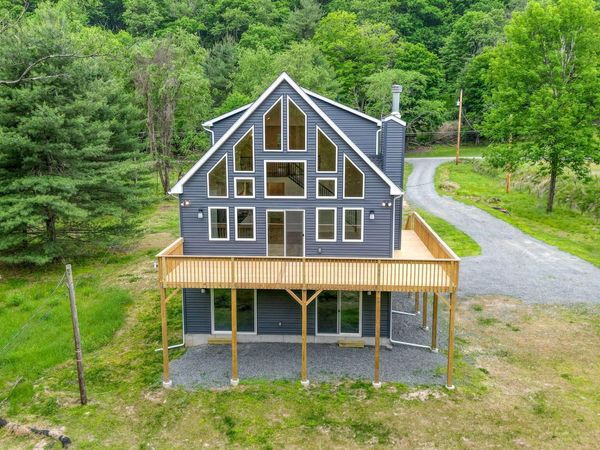 105 Rocky Rift Farm Road, Lackawaxen, PA 18435