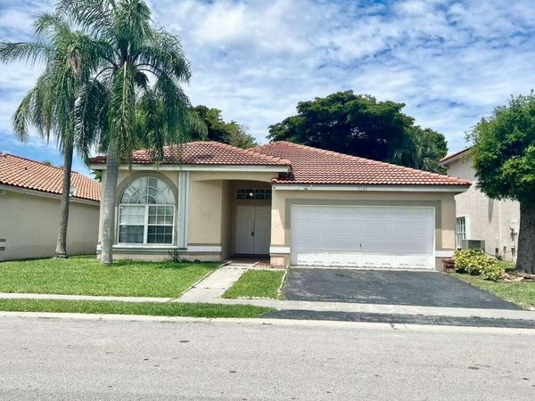 2585 NW 79th Avenue, Margate, FL 33063