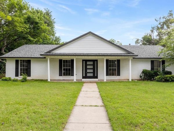 2203 Foxcroft Circle, Denton, TX 76209