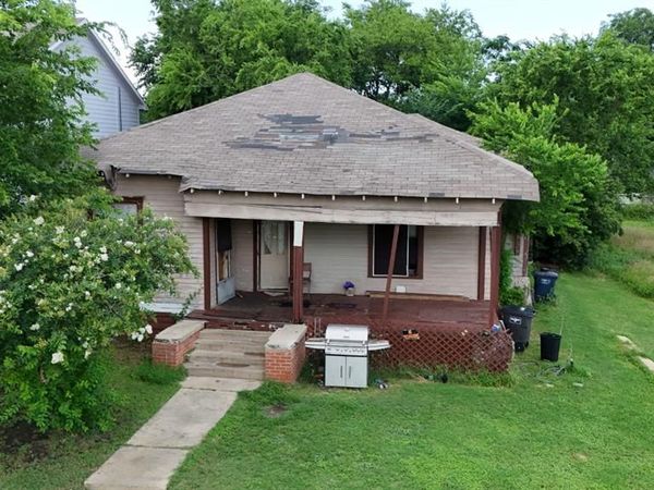1713 E Tucker Street , Fort Worth, TX 76104