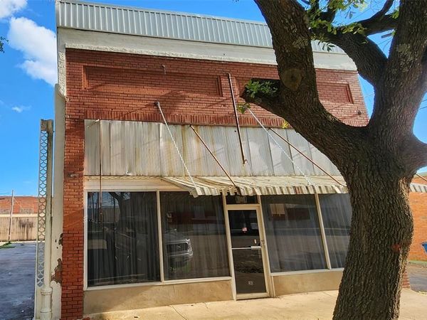 108 E Commerce, Mexia, TX 76667
