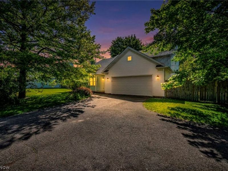 9842 Johnnycake Ridge Road, Mentor, OH 44060 Photo 2