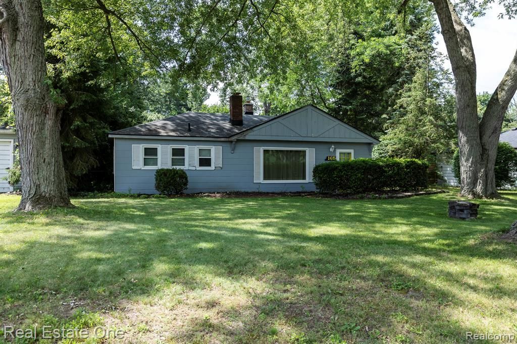 165 Wabasso Street, Wolverine Lake Vlg, MI 48390 Main Photo