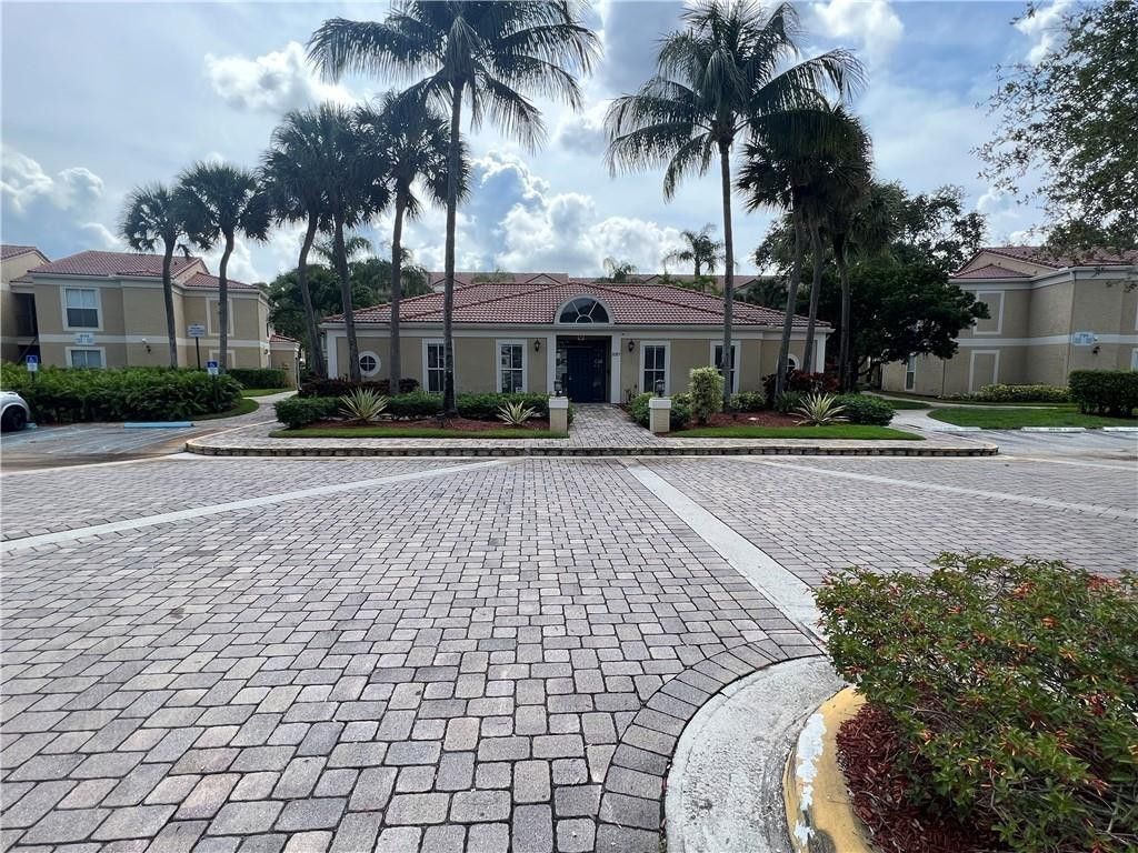 875 Riverside Drive, Unit 725, Coral Springs, FL 33071 Photo