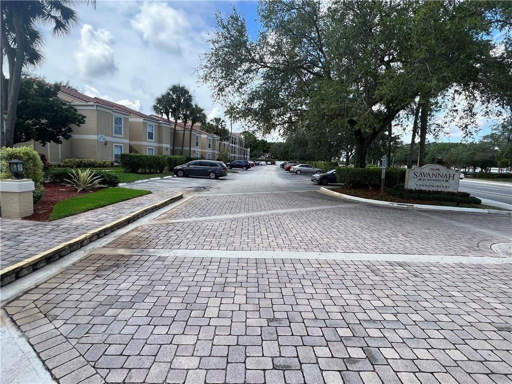 875 Riverside Drive, Unit 725, Coral Springs, FL 33071 Photo