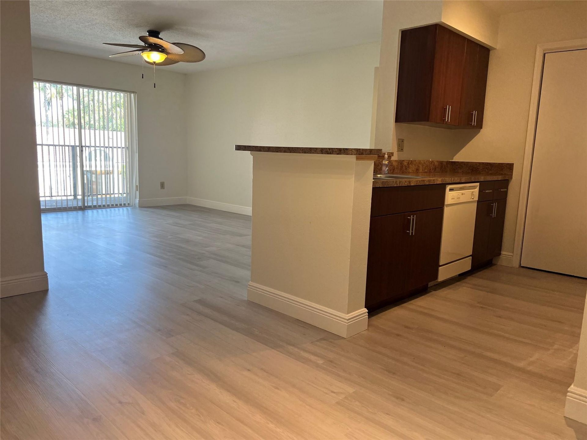 875 Riverside Drive, Unit 725, Coral Springs, FL 33071 Photo