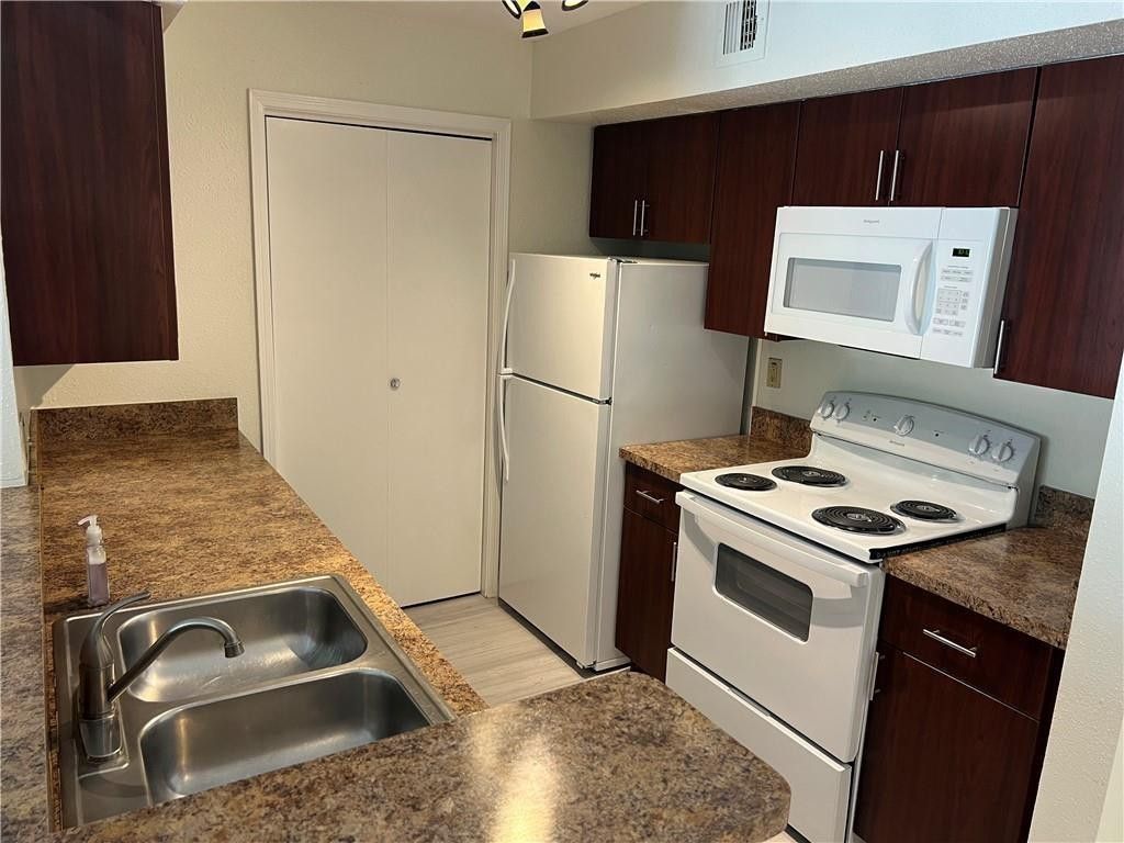 875 Riverside Drive, Unit 725, Coral Springs, FL 33071 Photo