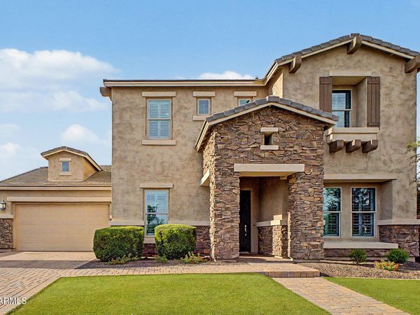 1002 E PARKVIEW Drive, Gilbert, AZ 85295