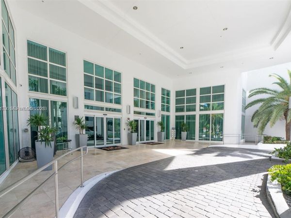 Unit 3303, Miami, FL 33131