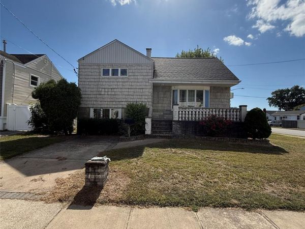 49 Noble Street , North Babylon, NY 11703