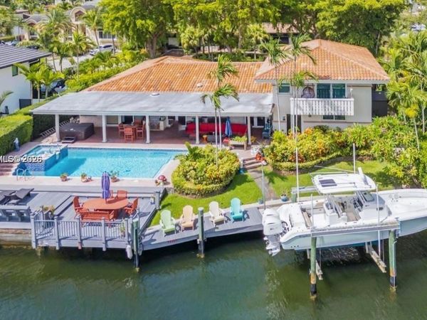 2015 NE 120th Rd , North Miami, FL 33181