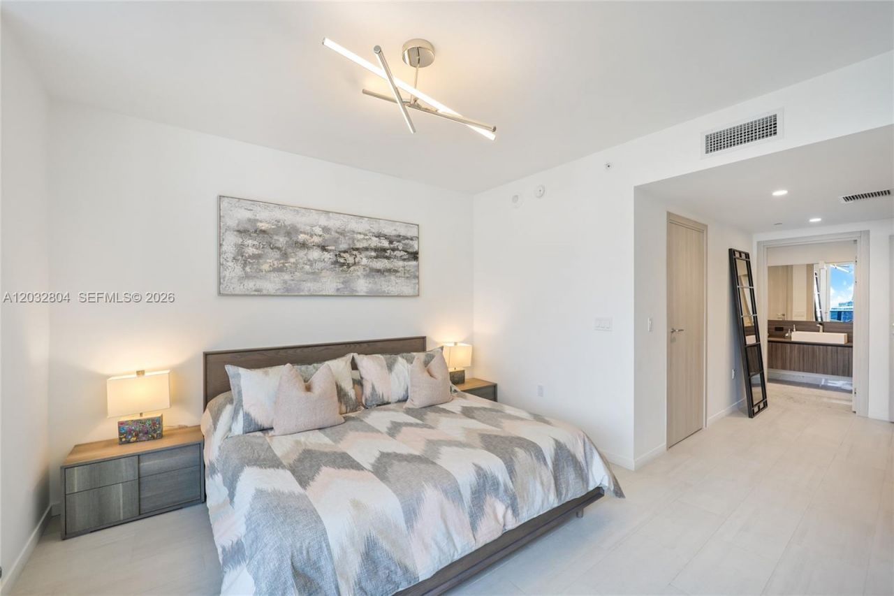 1000 Brickell Plz , Unit 4401, Miami, FL 33131 Photo