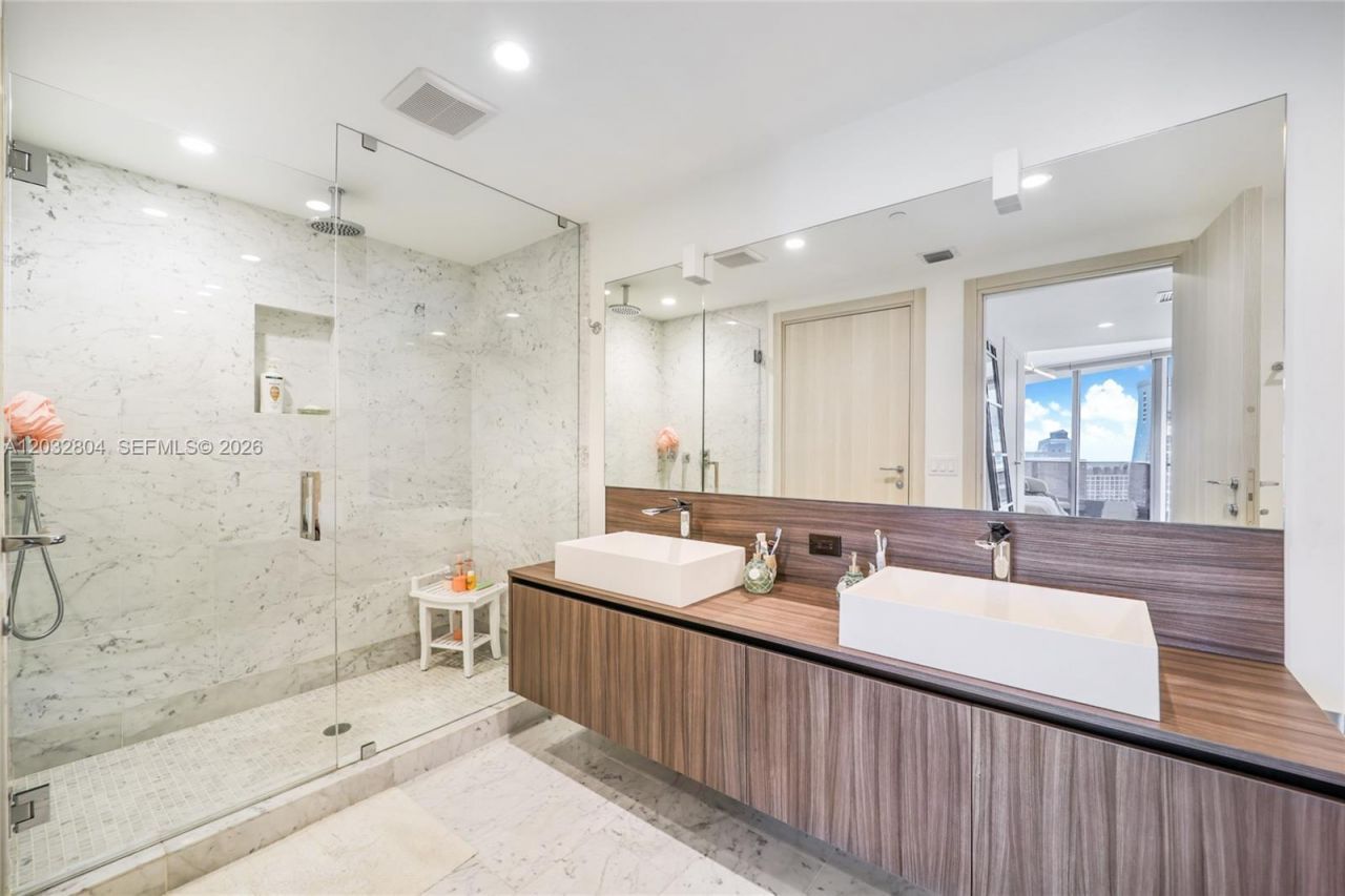 1000 Brickell Plz , Unit 4401, Miami, FL 33131 Photo