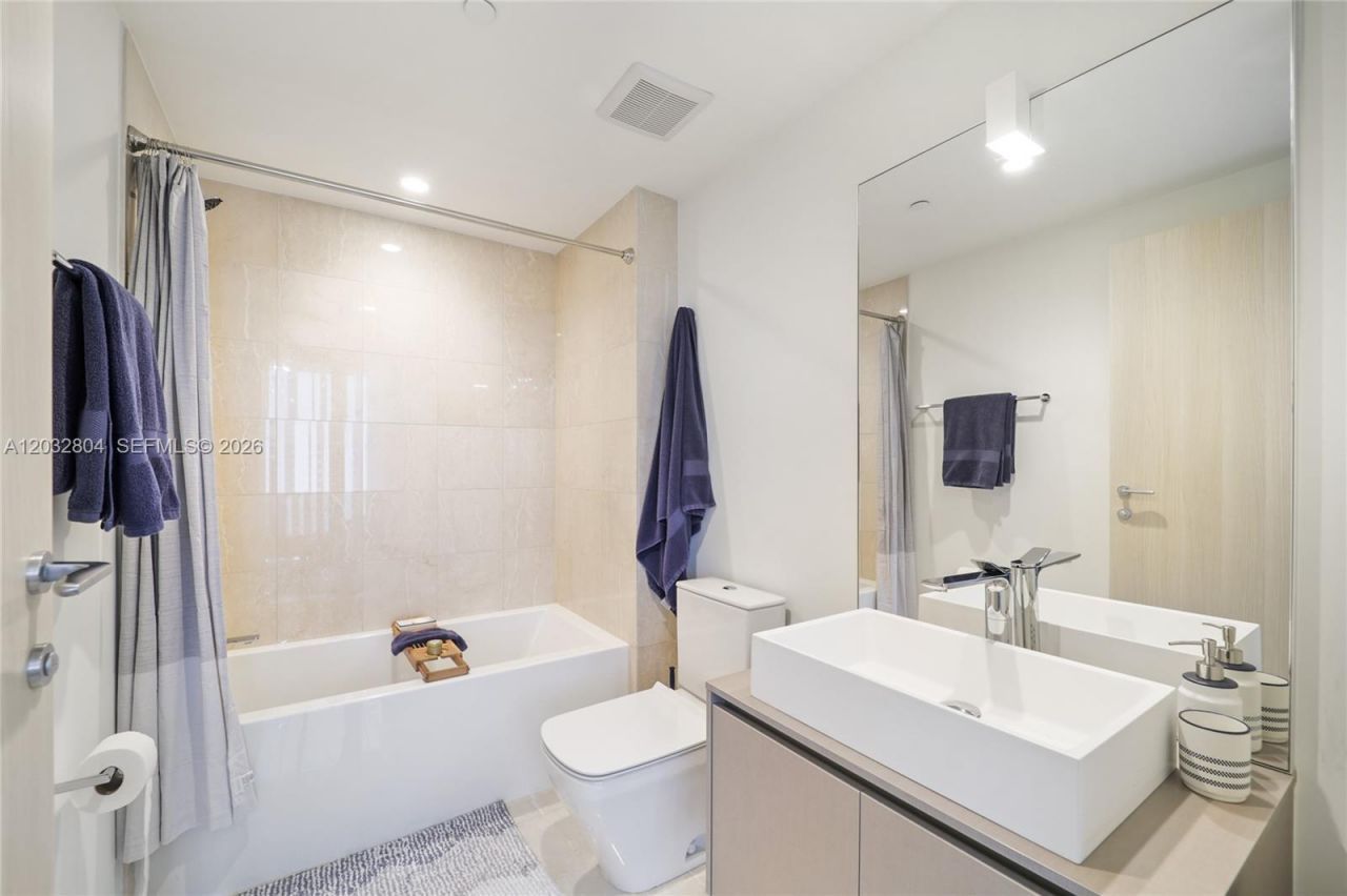 1000 Brickell Plz , Unit 4401, Miami, FL 33131 Photo