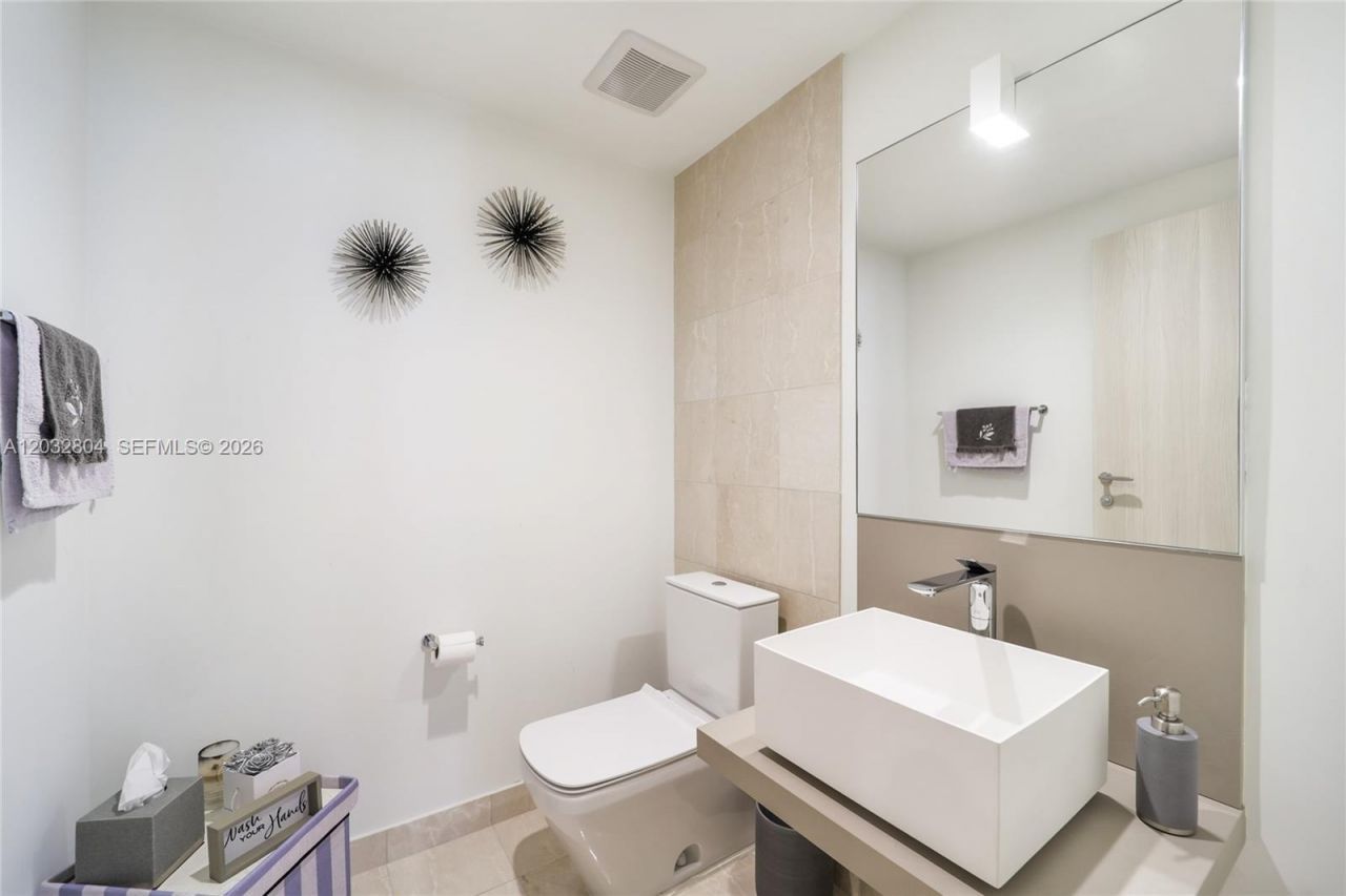 1000 Brickell Plz , Unit 4401, Miami, FL 33131 Photo