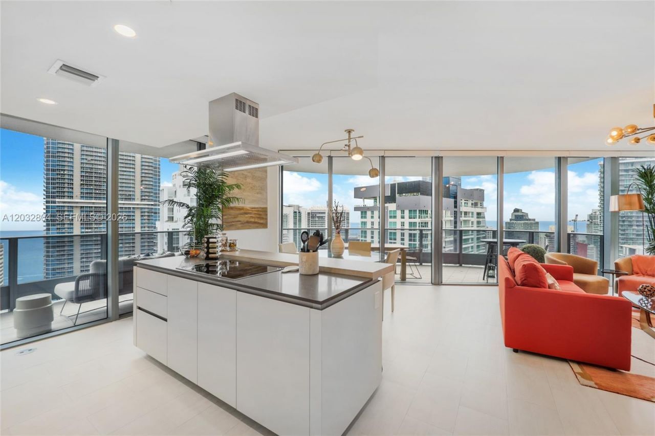 1000 Brickell Plz , Unit 4401, Miami, FL 33131 Photo