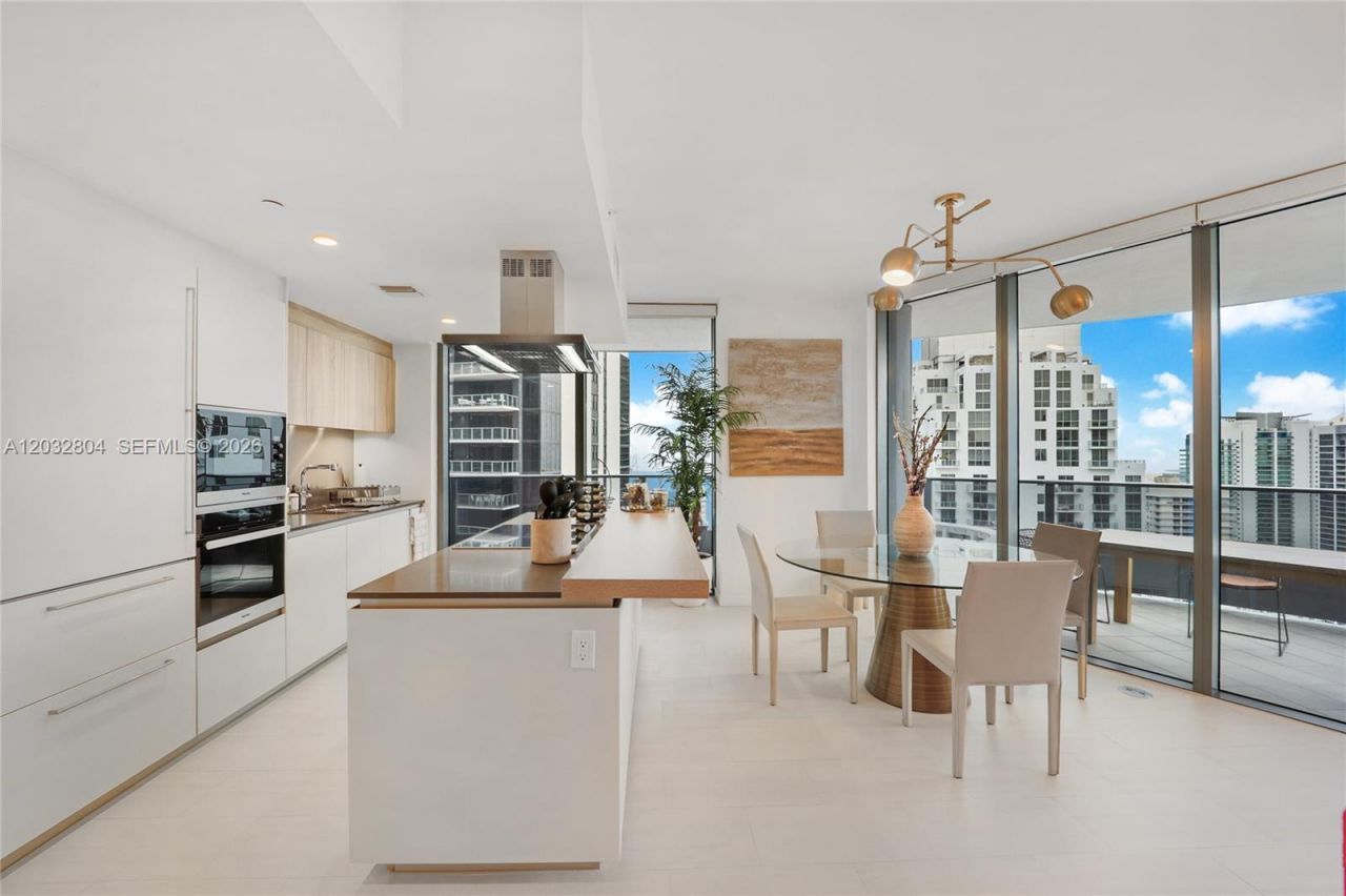 1000 Brickell Plz , Unit 4401, Miami, FL 33131 Photo