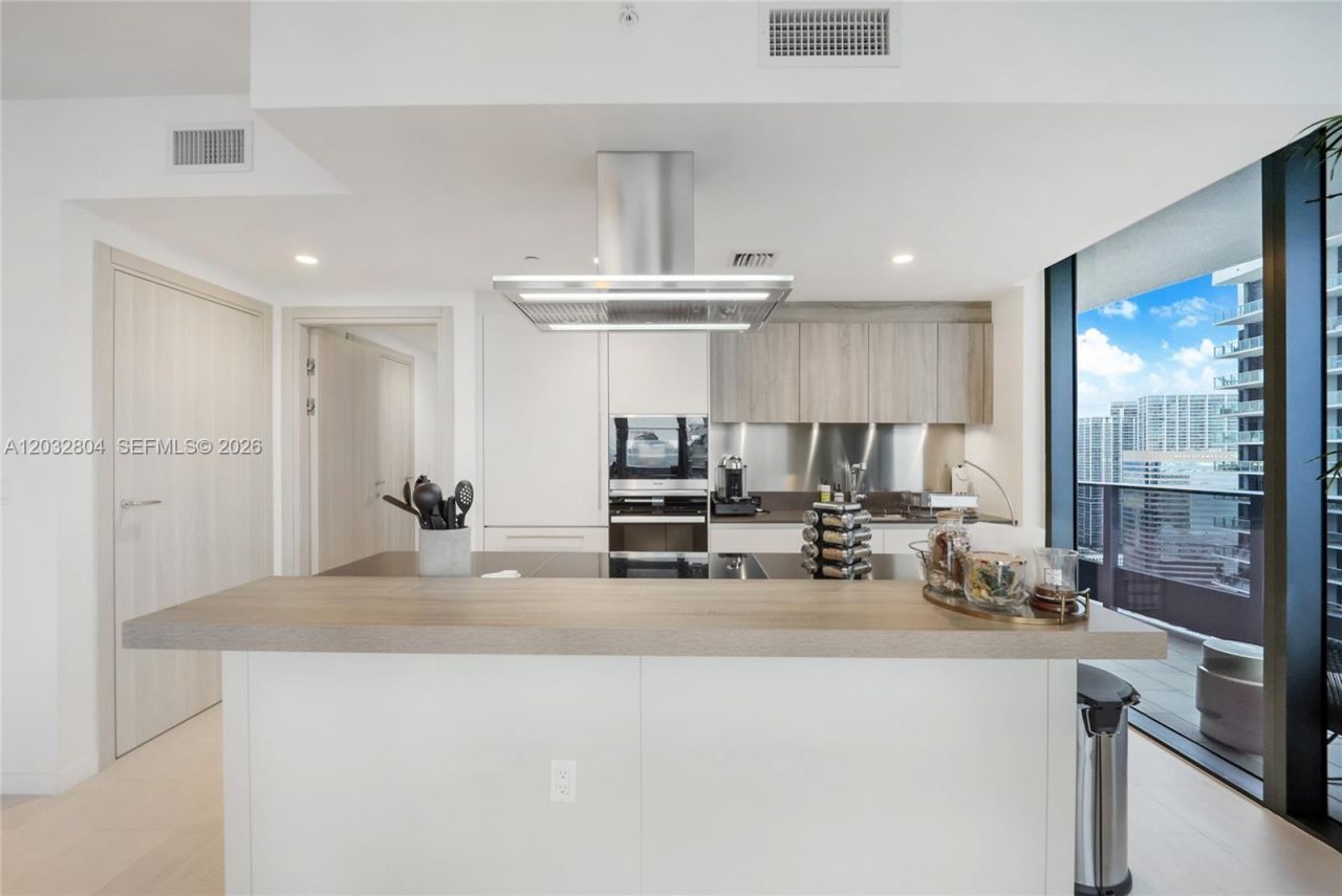 1000 Brickell Plz , Unit 4401, Miami, FL 33131 Photo
