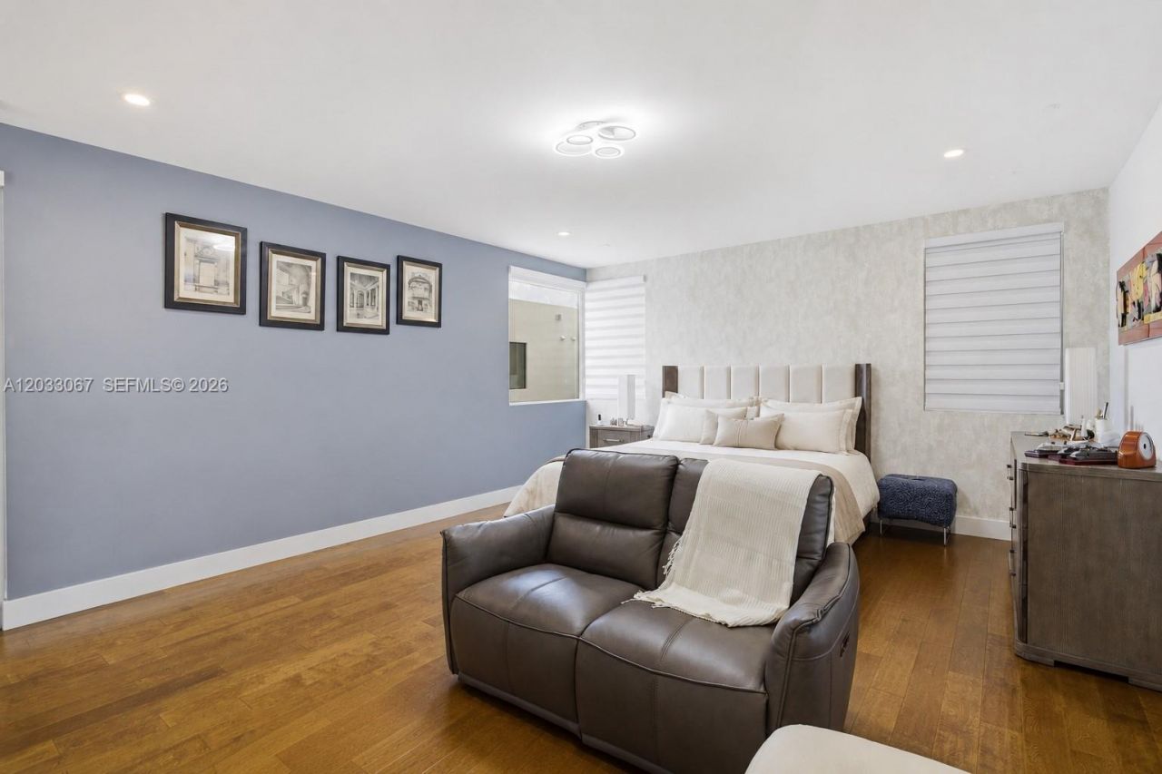 7472 NW 100th Ave, Doral, FL 33178 Photo