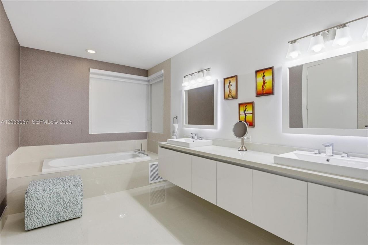 7472 NW 100th Ave, Doral, FL 33178 Photo